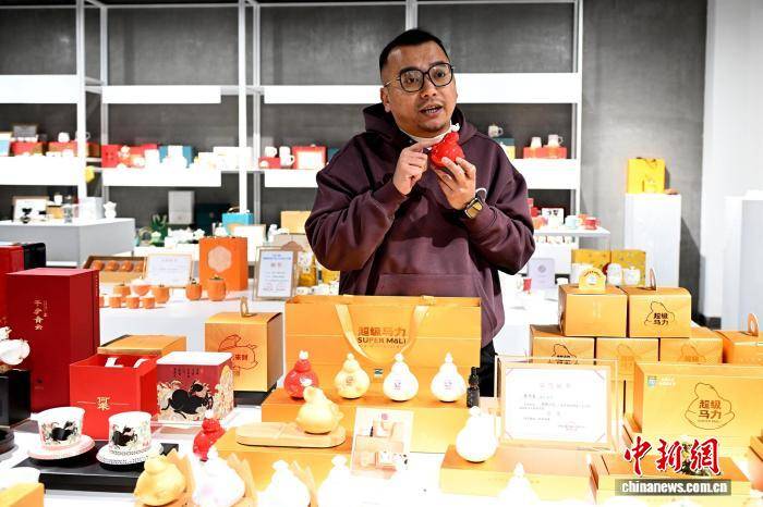 “世界陶瓷之都”德化生肖瓷热销海内外AG真人游戏第一品牌创意“加码”(图2)